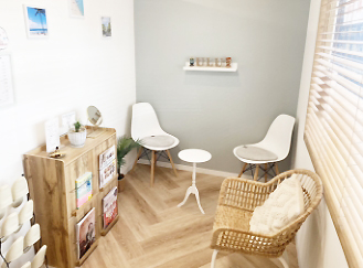 清潔でおしゃれな待合室